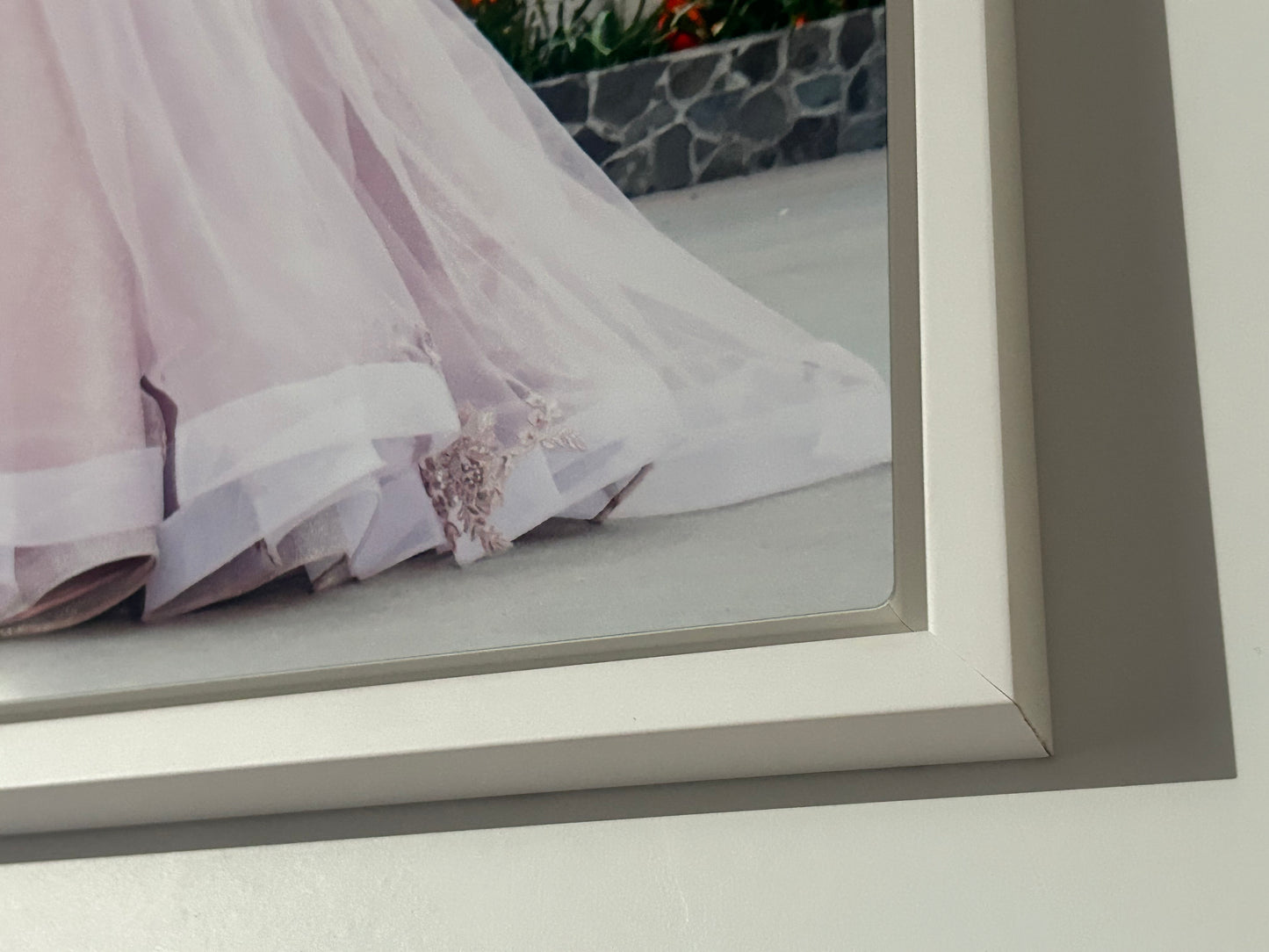 Metal Print with White Frame – Glossy Finish 16x20 | Impresión en Metal 16x20 con Marco Blanco – Acabado Brillante