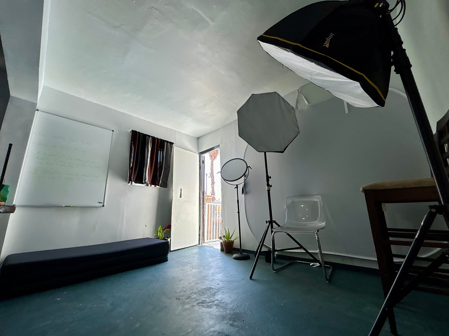 Rent Studio Space: Back drop + lights 1 hour Up to 2-5 people