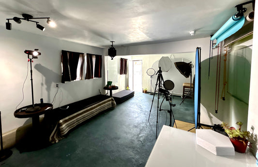 Rent Space + Camera (Sony 7aiii) +Osmo Pocket 3 + Mini Mics from DJI + Lights ( operator)