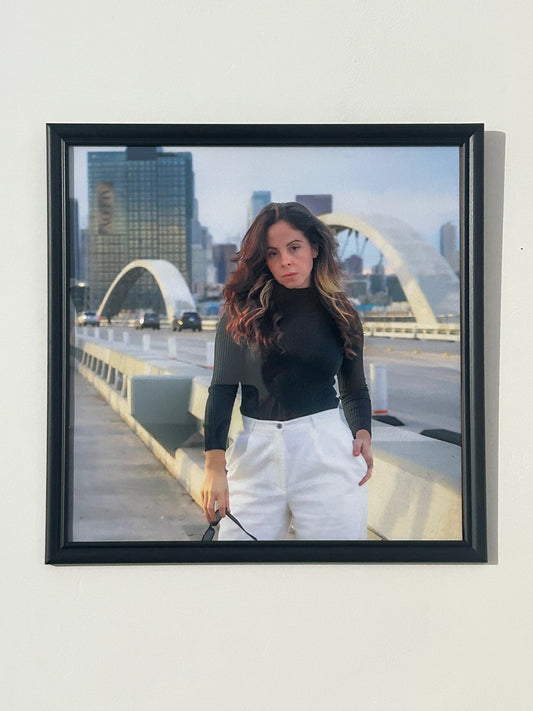 a-Slick and Elegant Black Frame — Same-Day Ready (11.5x11.5in) | Marco Negro Elegante y Moderno — Listo el Mismo Día (11.5"x11.5")